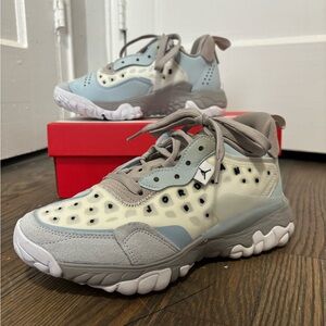 Never worn , Jordan React - US size 6 (approx.size 4 boys)